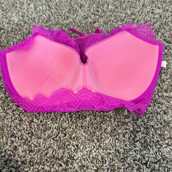 Vs pink lace bras 2 - Picture 9 of 10